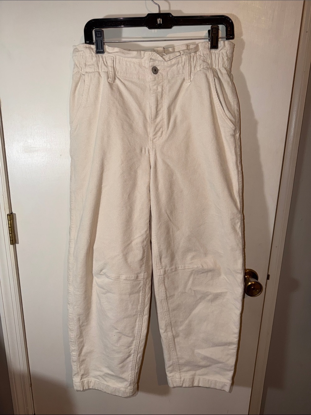 American Eagle Cream Corduroy High-Rise Barrel Pants- 6